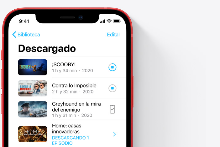 Pantalla de un iPhone 12 con películas descargadas en la app Apple TV.