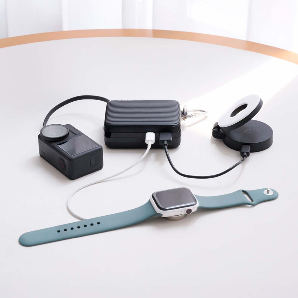 Batería externa de viaje  VIONTA T1 de 10.000 mAh con cable integrado de  Adam Elements - Negro