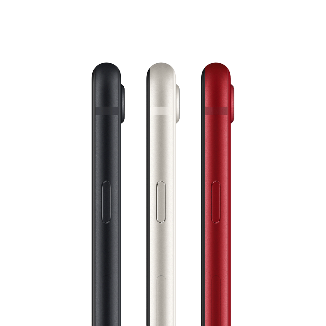 Vista lateral de tres modelos de iPhone SE alineados verticalmente, mostrando sus perfiles delgados y el botón lateral de encendido. Los colores visibles son medianoche, blanco estelar y rojo (PRODUCT)RED.
